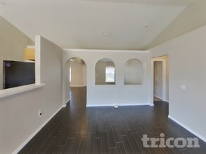 5148 Jenson Ave in Spring Hill, FL - Foto de edificio - Building Photo