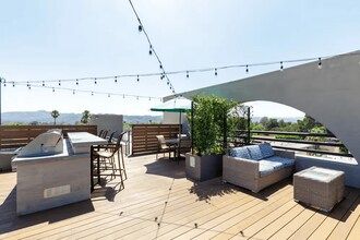 Vue at Laurel Canyon in Valley Village, CA - Building Photo - Building Photo