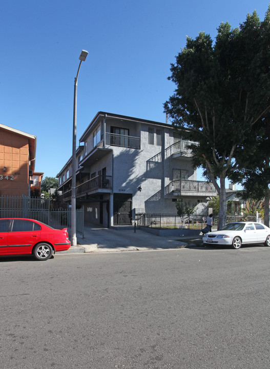 1340 Mariposa Ave in Los Angeles, CA - Building Photo