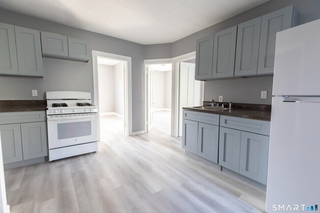 132 Beaver St in New Britain, CT - Building Photo - Building Photo