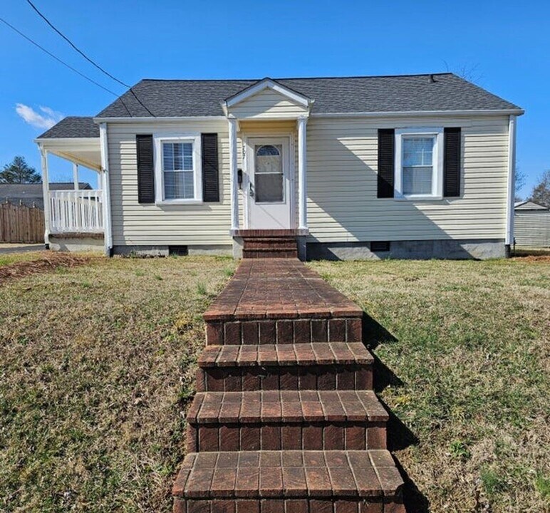 707 S 2nd St in Elizabethton, TN - Building Photo
