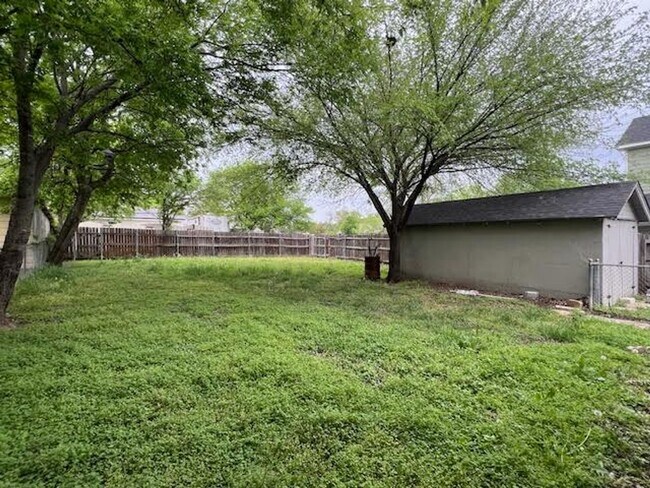 1705 Baylor Ave in Waco, TX - Building Photo - Building Photo
