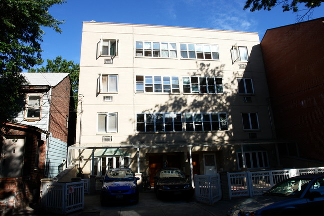 13245-13247 41st Ave in Flushing, NY - Foto de edificio - Building Photo