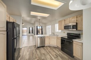 8910 N 114th Dr in Peoria, AZ - Building Photo