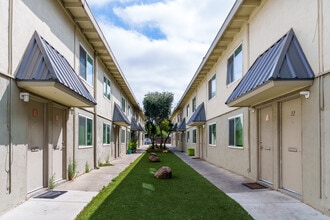 Park Manor in Hayward, CA - Foto de edificio - Building Photo