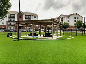 Orchard Park Apartments in Springfield, MO - Building Photo - Building Photo