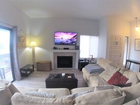 6684 Reservoir Ln in San Diego, CA - Building Photo