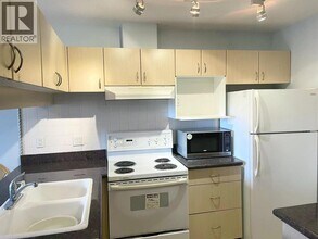 6611 Cooney Rd. in Richmond, BC - Building Photo - Building Photo