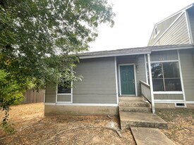 113 Hillside Dr in Elgin, TX - Building Photo