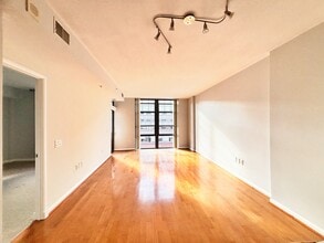 1021 N Garfield St, Unit #820 in Arlington, VA - Building Photo - Building Photo