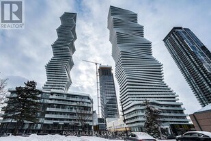 3900 Confederation Pkwy in Mississauga, ON - Building Photo