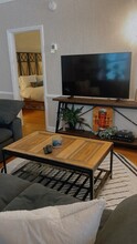 910 4th St NE, Unit #1 in Minneapolis, MN - Building Photo - Building Photo