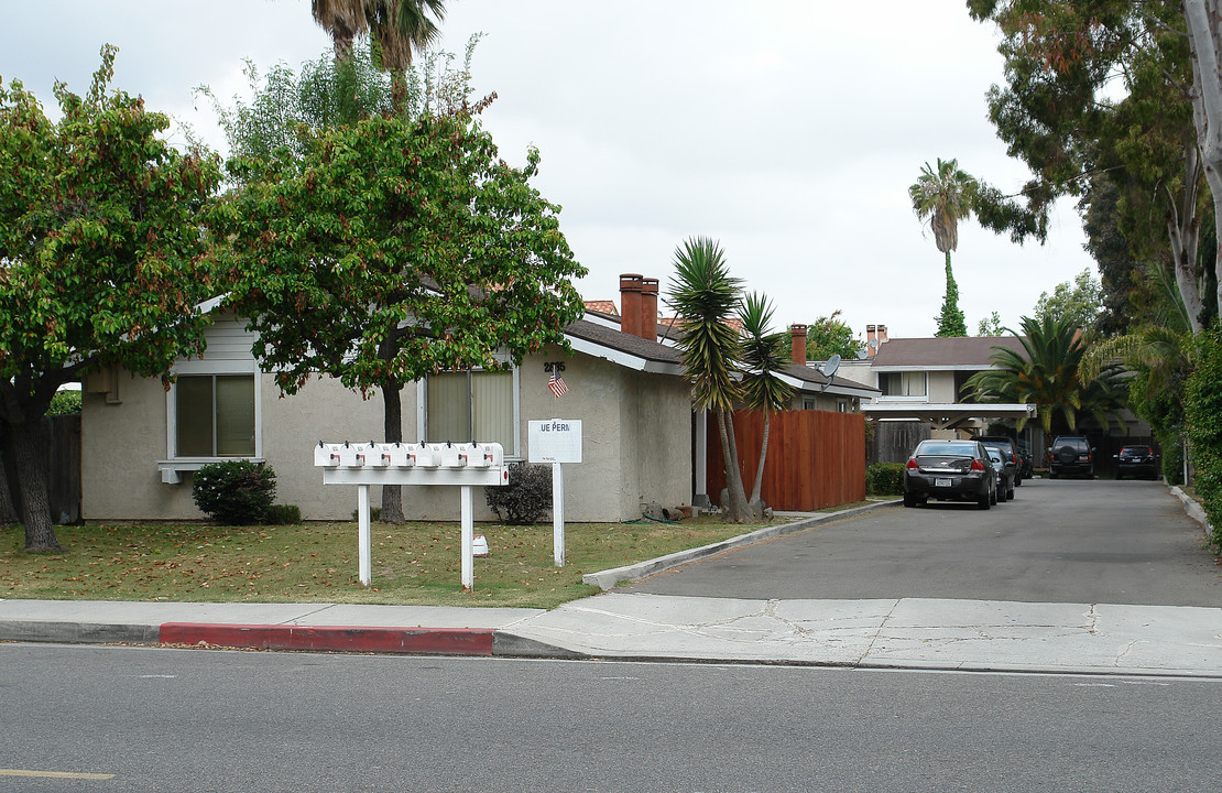 2635 Santa Ana Ave in Costa Mesa, CA - Foto de edificio