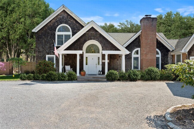 38 Pheasant Run in Southampton, NY - Building Photo - Building Photo