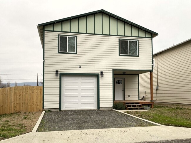 911 Poplar Dr in Dallesport, WA - Building Photo - Building Photo