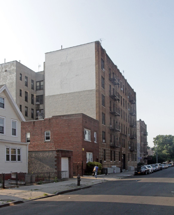 31 E 31st St in Brooklyn, NY - Building Photo