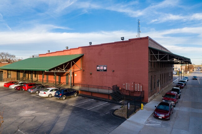 Artifacts Warehouse Lofts in Springfield, MO - Foto de edificio - Building Photo