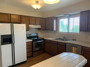 11848 S Hidden Valley Dr in Sandy, UT - Building Photo - Building Photo