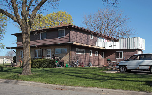 Olson Apartments in Hutchinson, MN - Building Photo - Building Photo