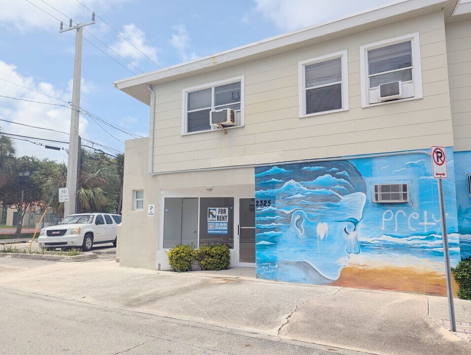 500 Northwood Rd-Unit -2325 in West Palm Beach, FL - Building Photo