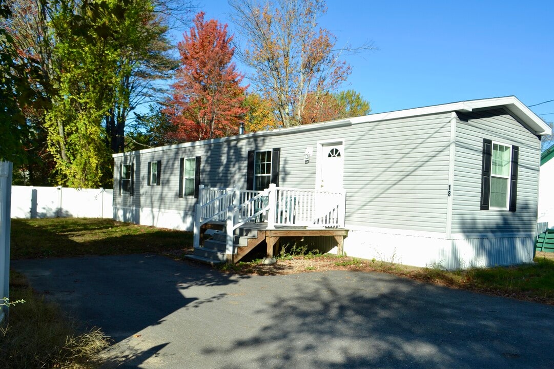 18 Colbath St in Conway, NH - Building Photo