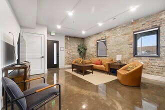 18 Bank St, Unit The Teller in Bristol, TN - Building Photo - Building Photo