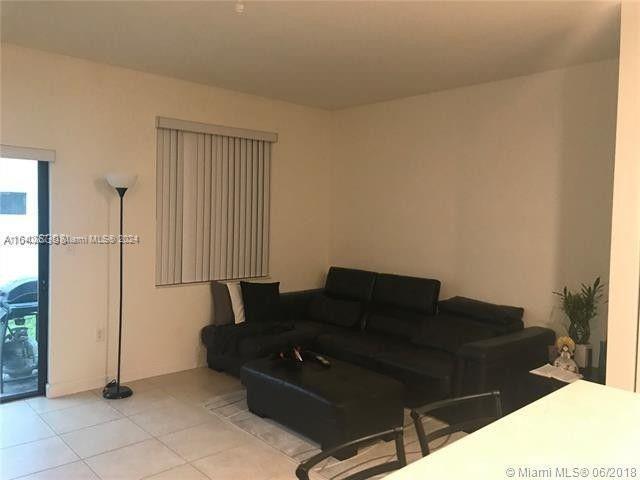 9308 W 33rd Ln in Hialeah, FL - Foto de edificio - Building Photo