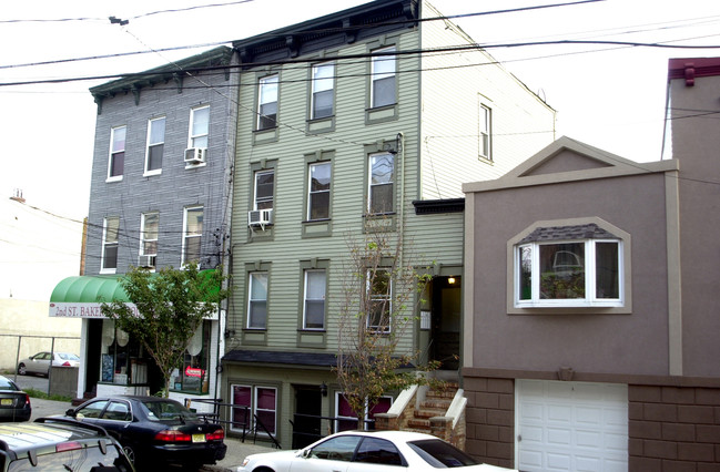 400 2nd St in Jersey City, NJ - Foto de edificio - Building Photo