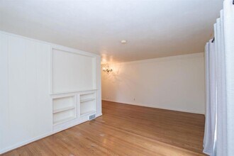 4933 Woodland Ave in Des Moines, IA - Foto de edificio - Building Photo