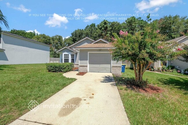 11195 Mikris Dr N in Jacksonville, FL - Foto de edificio - Building Photo