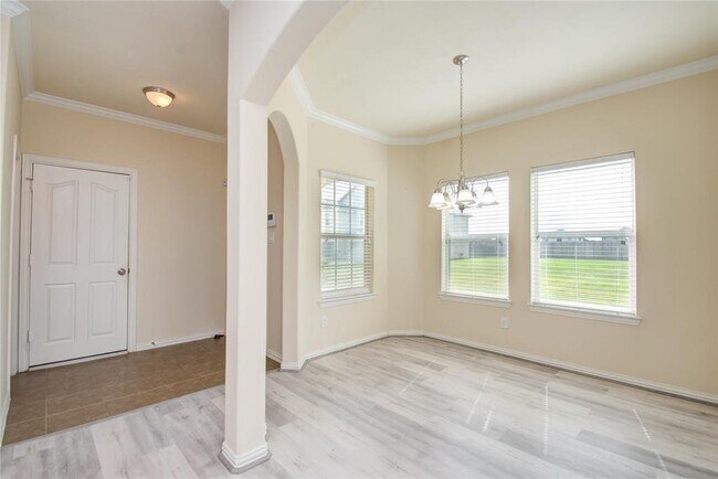 property at 5136 Gable Ln