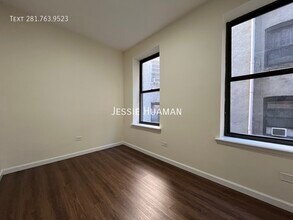 229-231-231 E 12th St in New York, NY - Foto de edificio - Building Photo