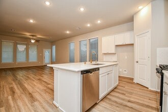 1215 Carswell Grove Dr in Missouri City, TX - Building Photo - Building Photo