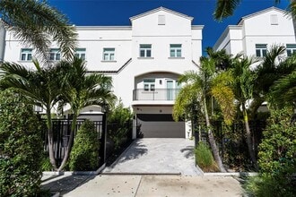 61 Isle of Venice Dr in Fort Lauderdale, FL - Building Photo - Building Photo