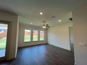 2245 Leppy Ln in Leander, TX - Foto de edificio - Building Photo