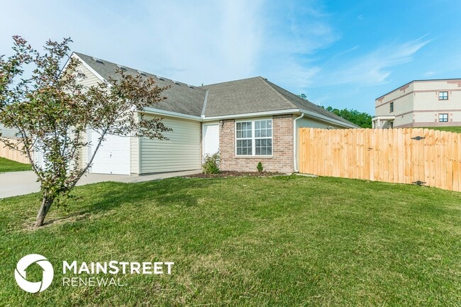 207 Palmer Ct in Pleasant Hill, MO - Building Photo - Building Photo