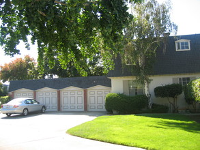 995 Ponderosa Ave in Sunnyvale, CA - Building Photo - Building Photo