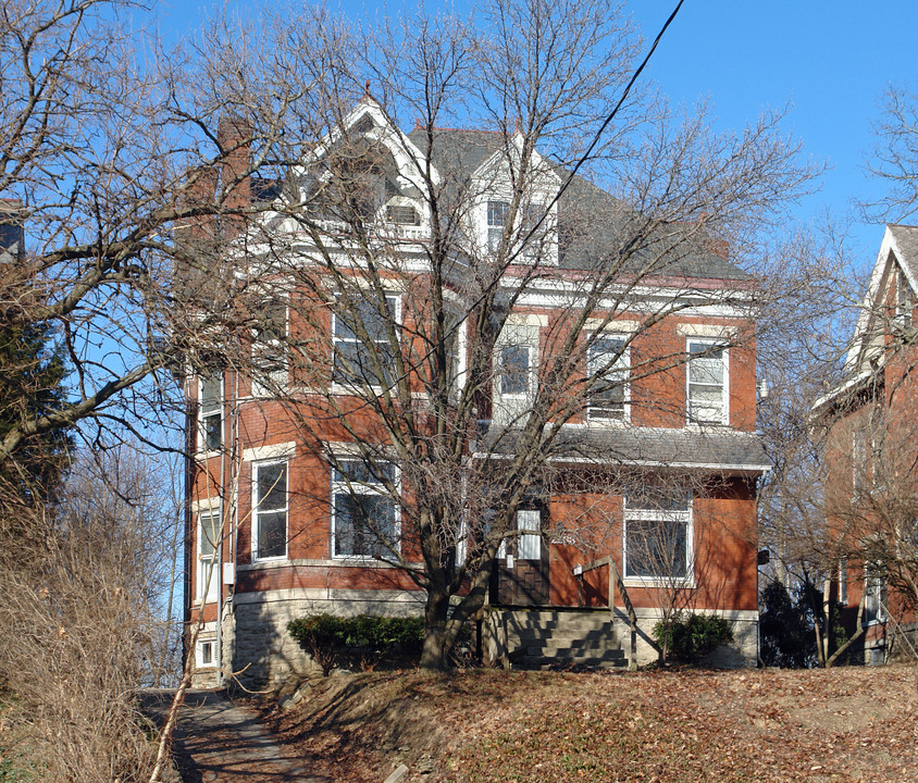 2233 Park Ave in Cincinnati, OH - Building Photo