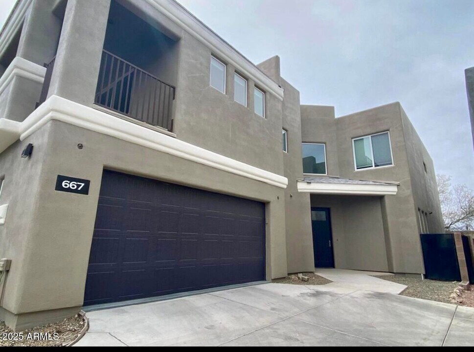 667 N. Encanto Village Way in Tucson, AZ - Building Photo