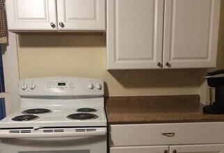 46 Main, Unit B in Orono, ME - Foto de edificio - Building Photo