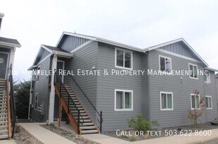 2155 N Wahanna Rd in Seaside, OR - Building Photo