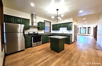 2307 N Spaulding Ave in Chicago, IL - Building Photo - Building Photo