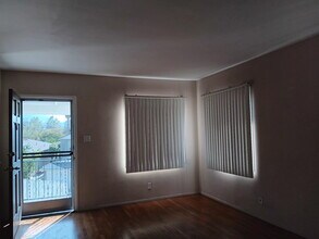 2100 N Verdugo Rd, Unit B in Glendale, CA - Building Photo - Building Photo