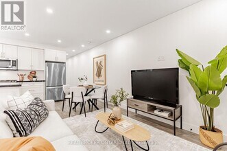 1088 Avenue Rd in Toronto, ON - Building Photo - Building Photo