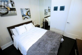 330 Richmond St W in Toronto, ON - Building Photo - Building Photo