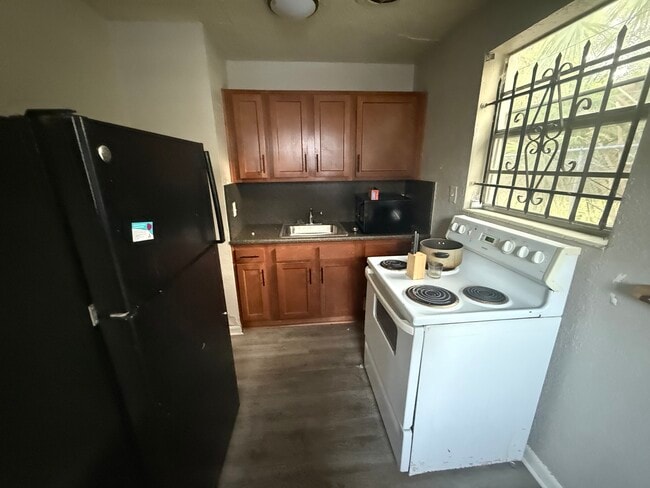 112 W 17th St, Unit 1, Unit 1