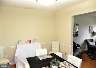 2305 McGregor Ct in Vienna, VA - Building Photo - Building Photo