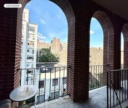 430 E 77th St in New York, NY - Building Photo - Building Photo