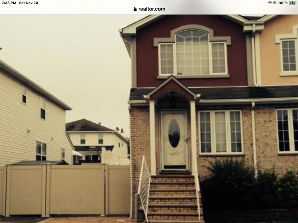 282 Candon Ave in Staten Island, NY - Foto de edificio