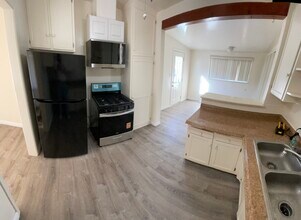 17619 Martha St in Los Angeles, CA - Building Photo - Building Photo